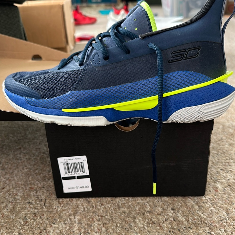Under Armor- SC sz8